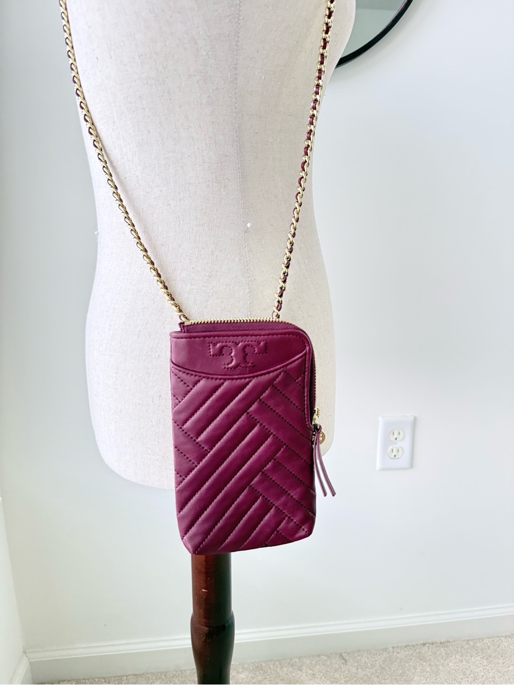 Tory Burch Quilted Wine Leather Chain Card Case/phoneCrossbody